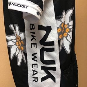 Nuk Bicycle wear